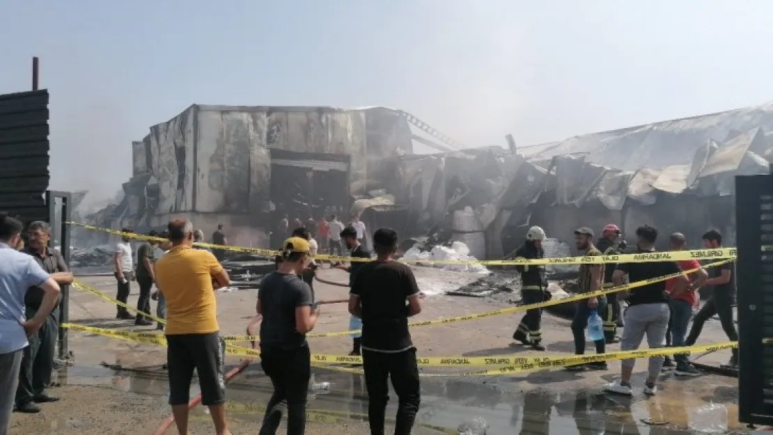 Kocaeli'de plastik fabrikasında çıkan yangın kontrol altına alındı