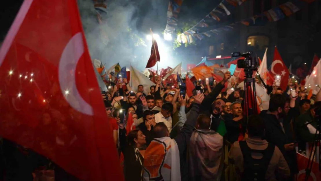 Kocaeli'de vatandaşlar sokağa akın etti