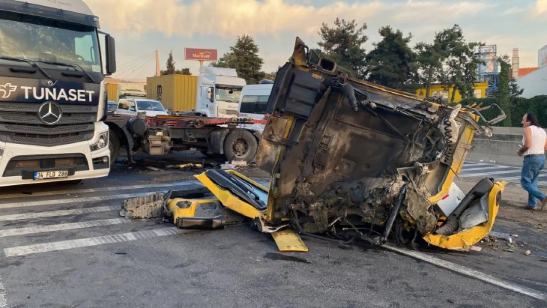 Kocaeli'de tırın kupası koptu: 1'i ağır 2 yaralı