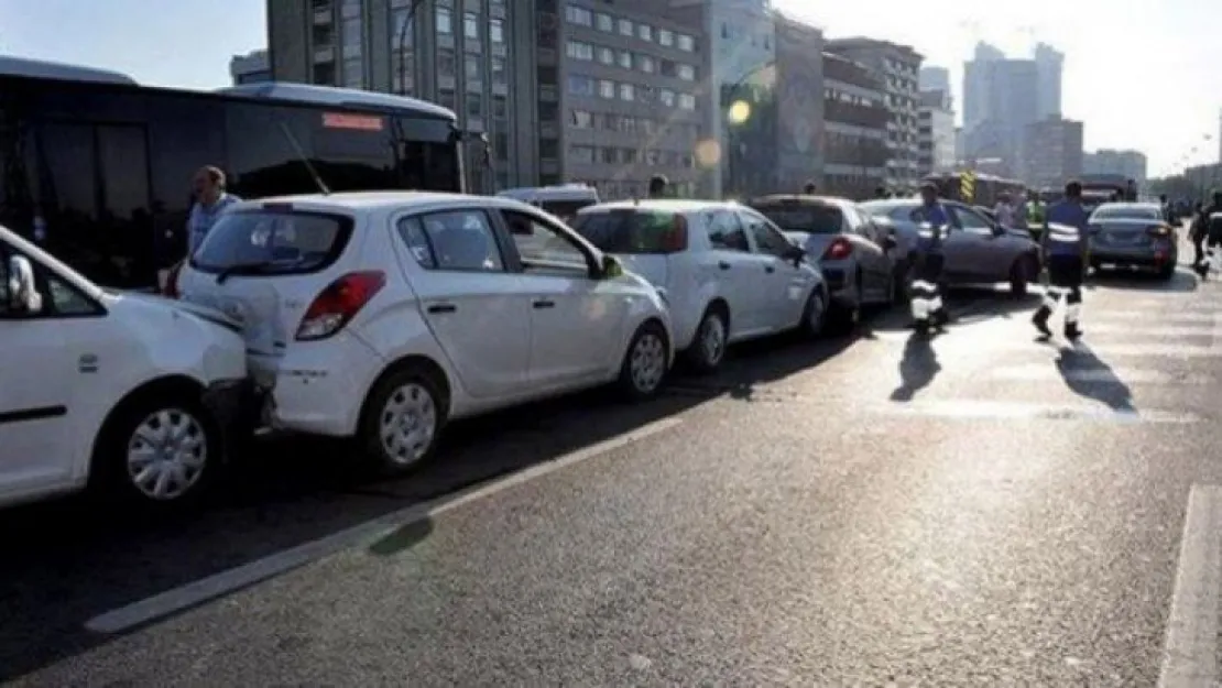 Kocaeli'de zincirleme kaza! 1 ölü, 2 yaralı!