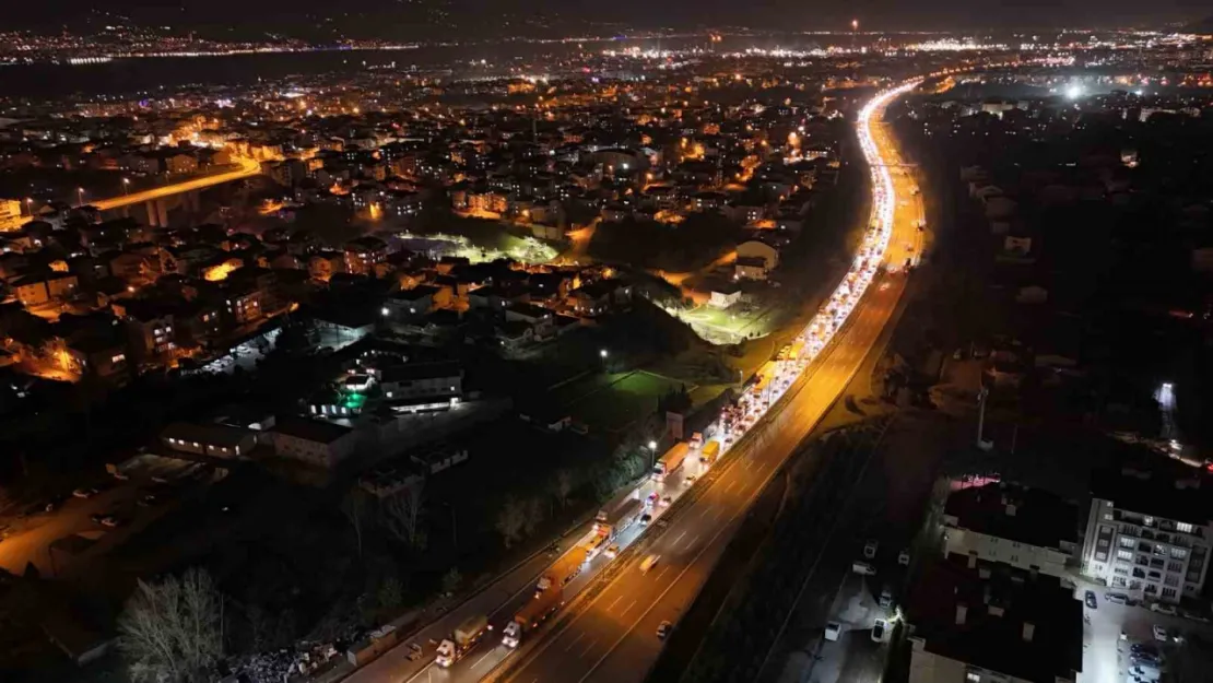 Kocaeli TEM'de zincirleme kaza: 2 yaralı