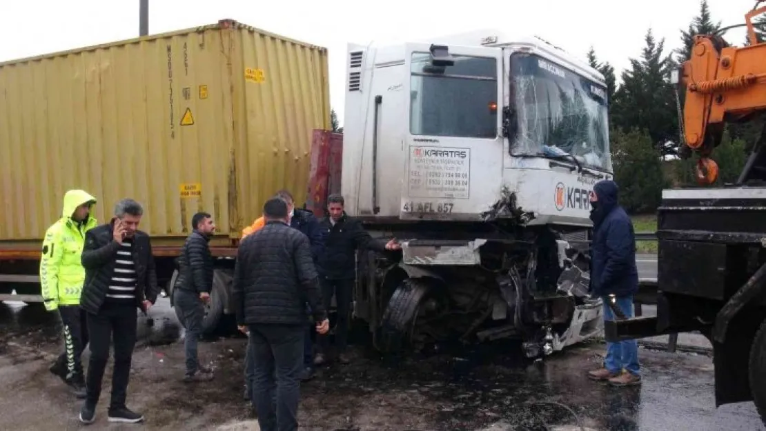 Kocaeli TEM Otoyolu'nda kaza: 2 yaralı