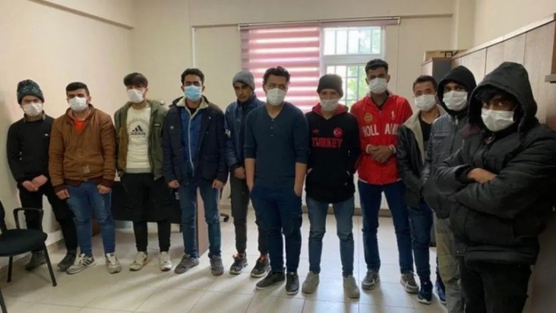 Kocaeli TEM Otoyolu'nda 11 göçmen yakalandı!