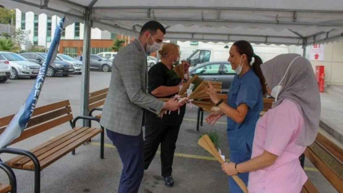 Kocaeli Ülkü Ocakları'ndan sağlık çalışanlarına jest!