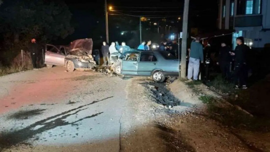 Kocaeli'de 2 otomobil çarpıştı: 2 yaralı!