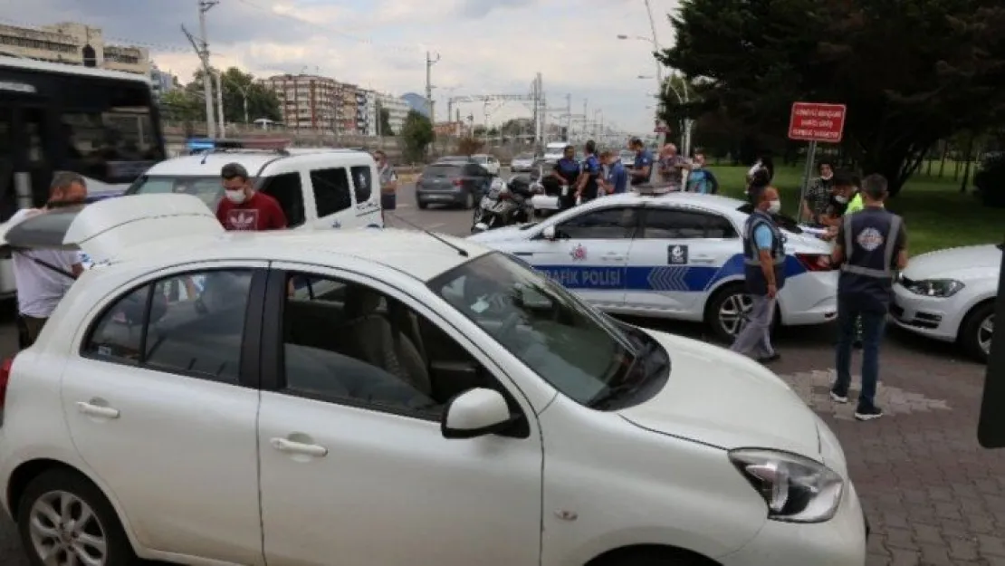 Kocaeli'de 3 otomobil çarpıştı: 5 yaralı!