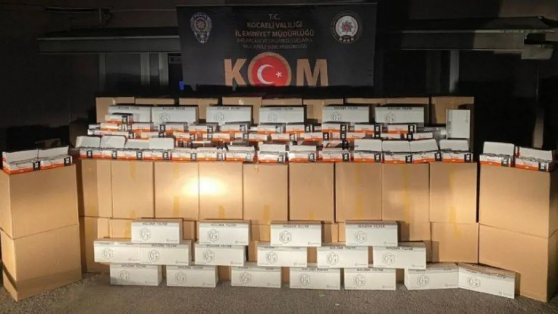Kocaeli'de bir kamyonda 1 milyon 950 bin boş makaron ele geçirildi