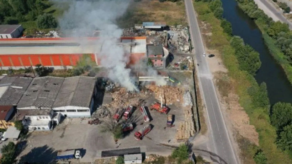 Kocaeli'de geri dönüşüm tesisinde yangın