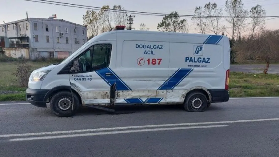 Kocaeli'de minibüs ile otomobil çarpıştı 