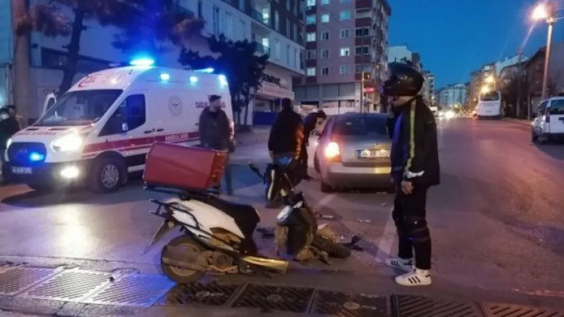 Kocaeli'de otomobil ile çarpışan motosikletli yaralandı!