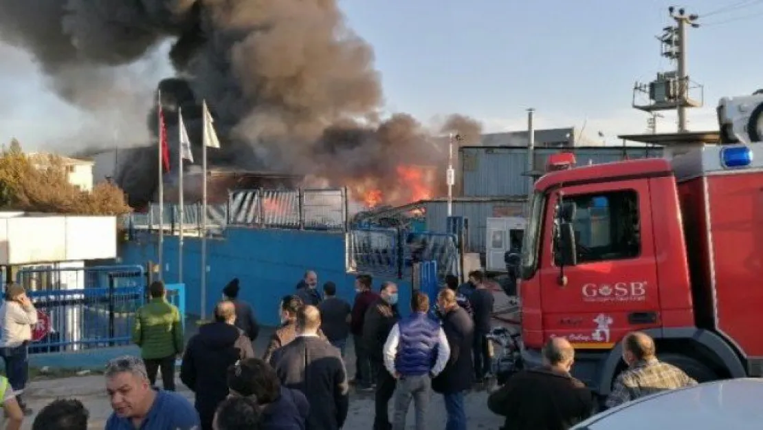 Kocaeli'deki fabrikada yangın hala devam ediyor! 