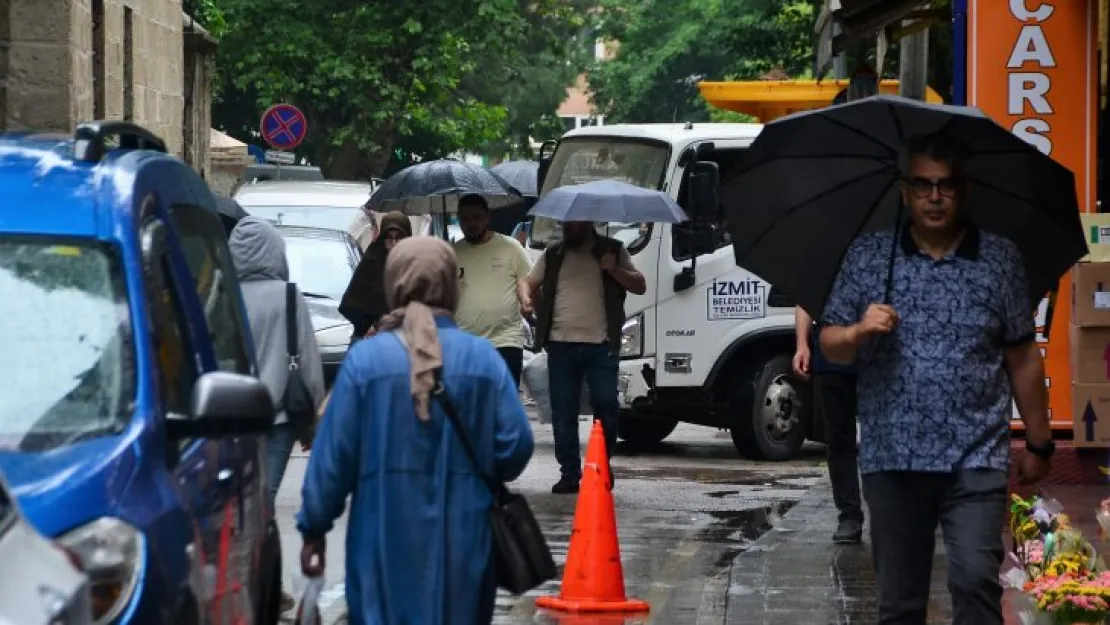 Kocaelililer güne yağmurla uyandı