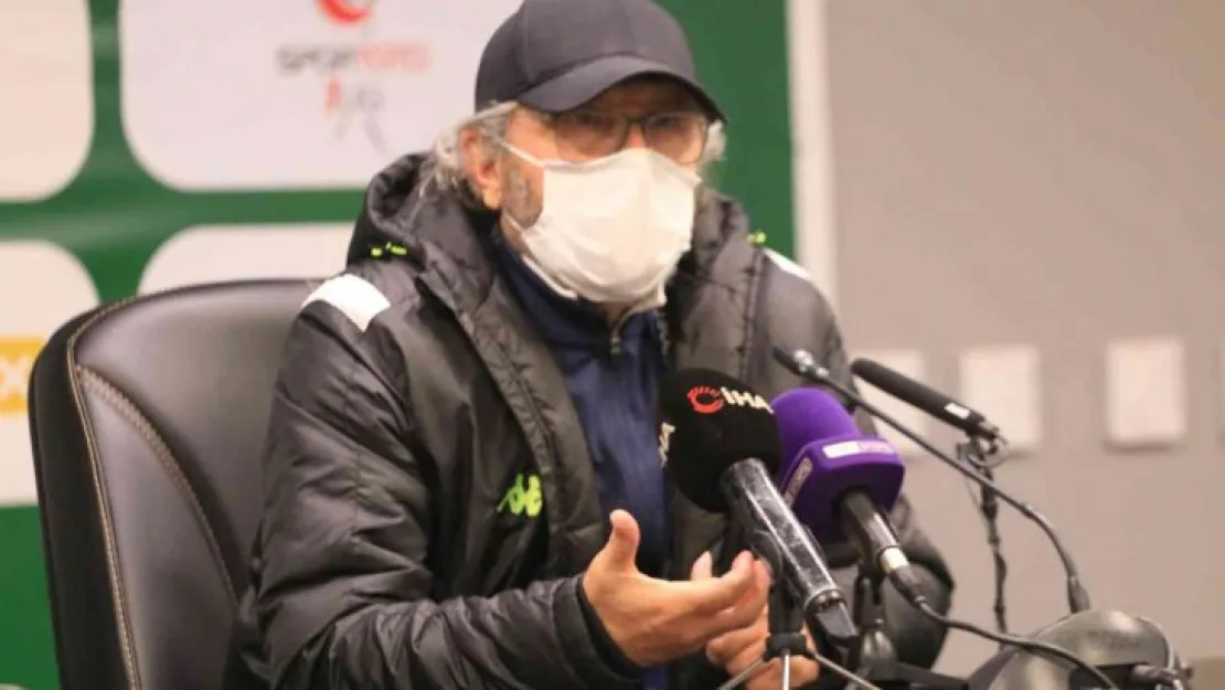 Bana niye küfür ediyorsun oğlum, ben senin antrenörünüm
