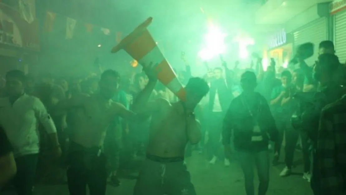 Kocaelispor taraftarları sokaklara döküldü!