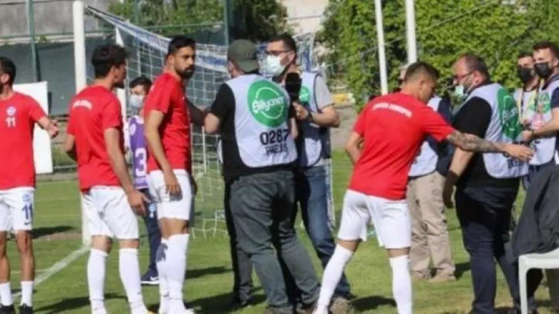 Kocaelispor'un rakibi gazetecilere saldırdı!