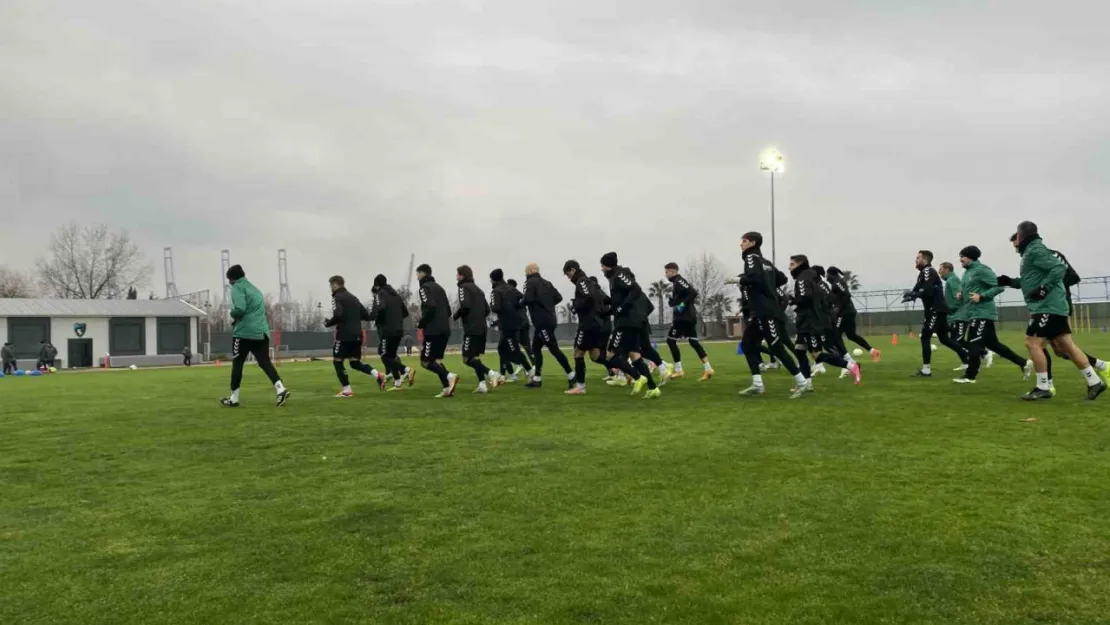 Kocaelispor'un yeni transferi Samet Yalçın ilk idmanına çıktı