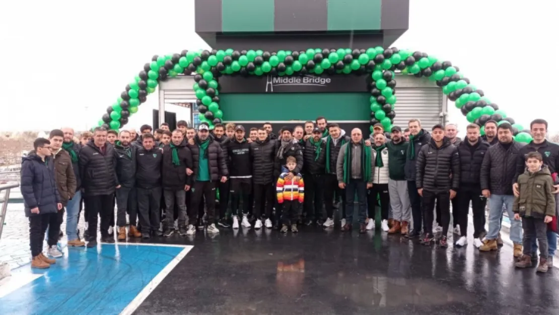 Kocaelispor yönetimi ve taraftarlar kahvaltıda buluştu