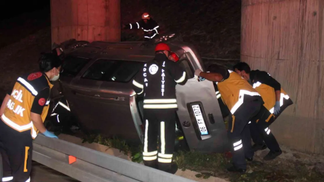 Feci kaza sürüklenen araç viyadük ayağına çarptı