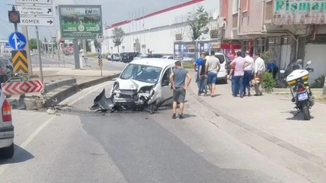 Kontrolden çıkan araç refüje çarptı: 1 yaralı
