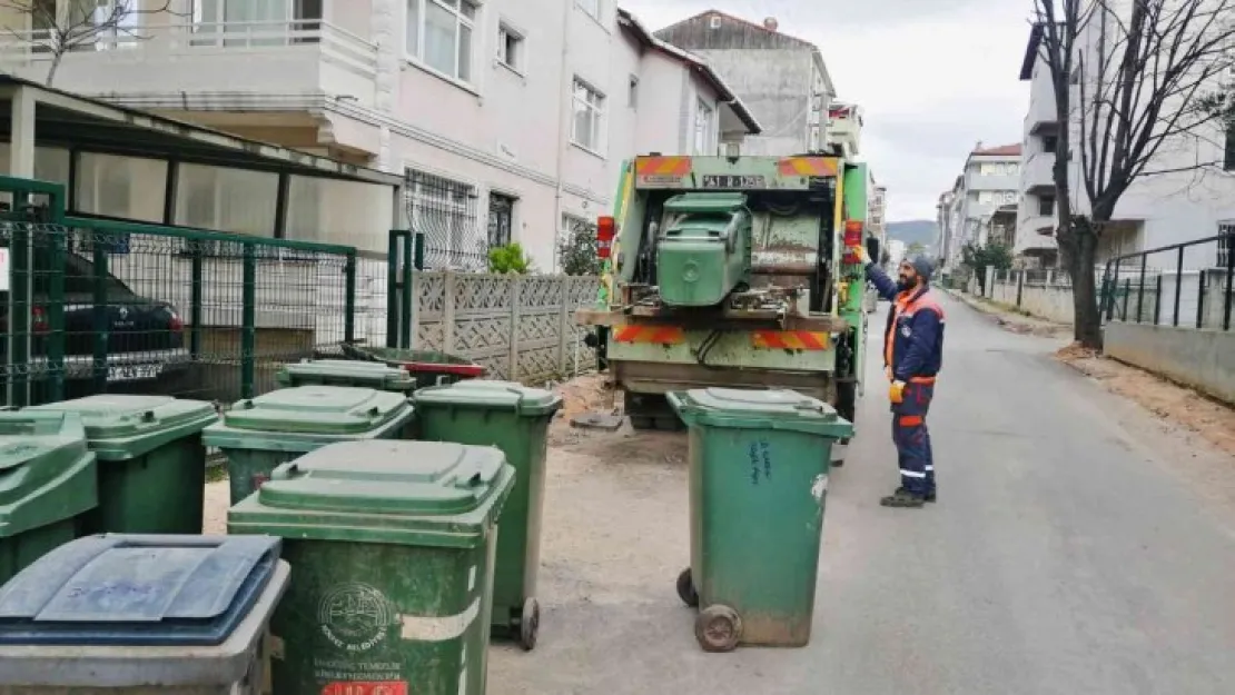 Körfez'de çöp konteynırları temizleniyor