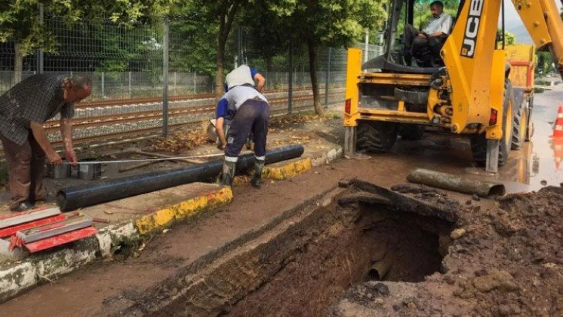 Körfez'de su şebekesi patladı