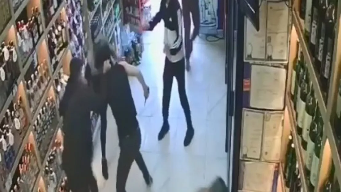 Korkuyla sığındığı iş yerinde defalarca bıçaklandı