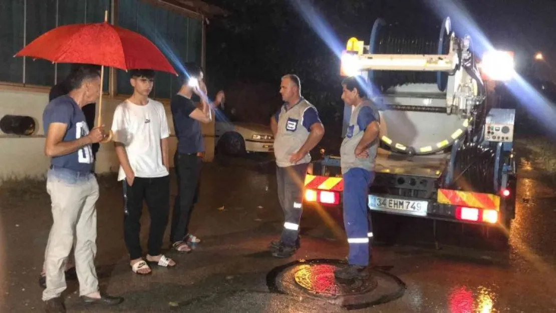 Kötü koku İzmit'te ekipleri harekete geçirdi