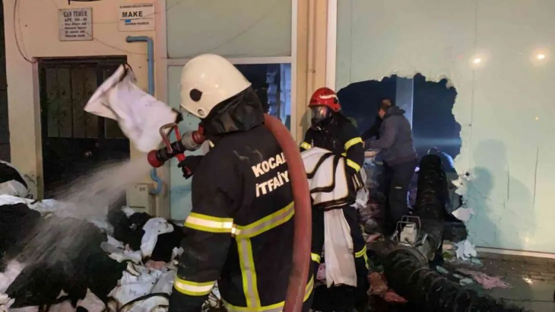 Kilolarca kumaşı kurtarabilmek için can havliyle çalıştılar