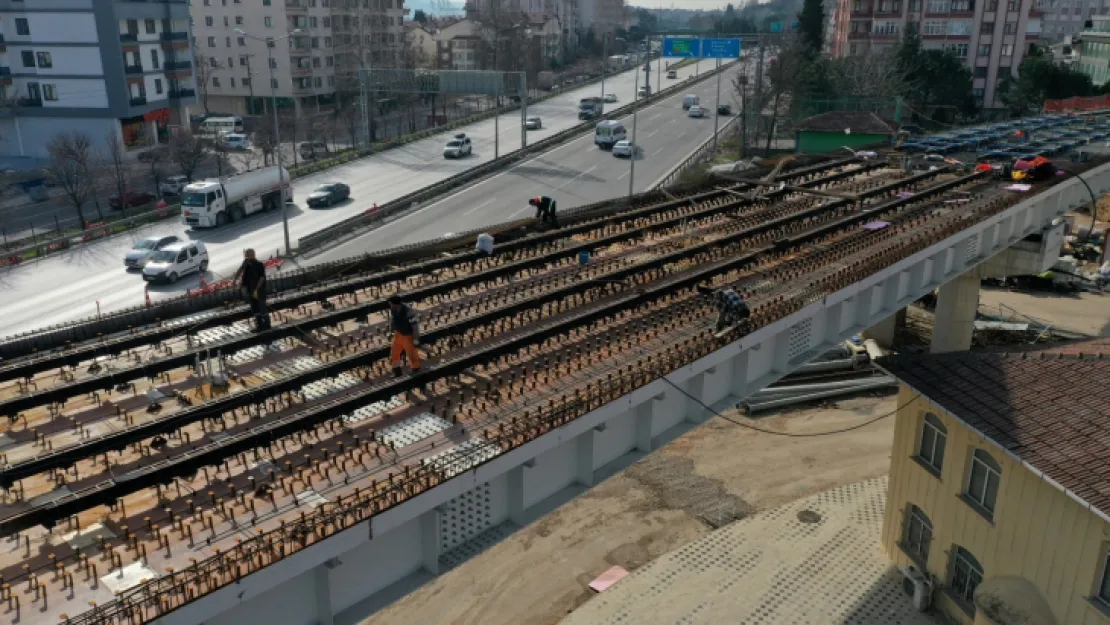 Kuruçeşme tramvay hattı rayları döşeniyor