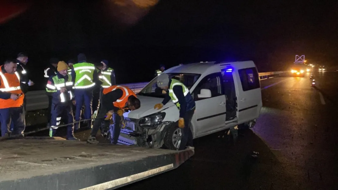 Seyir halindeki otomobile çarptı: 6 yaralı