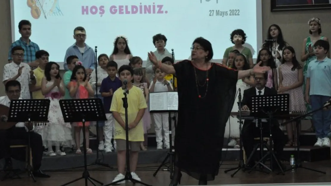 Leyla Atakan'da çocuklardan müthiş konser