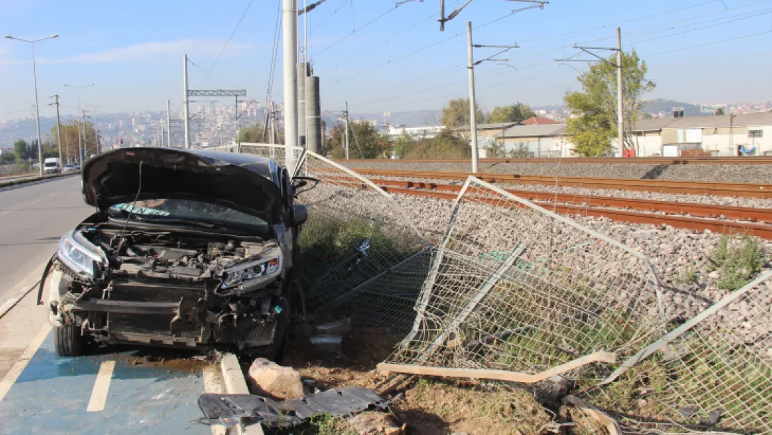 Tren raylarına girmekten son anda kurtuldu