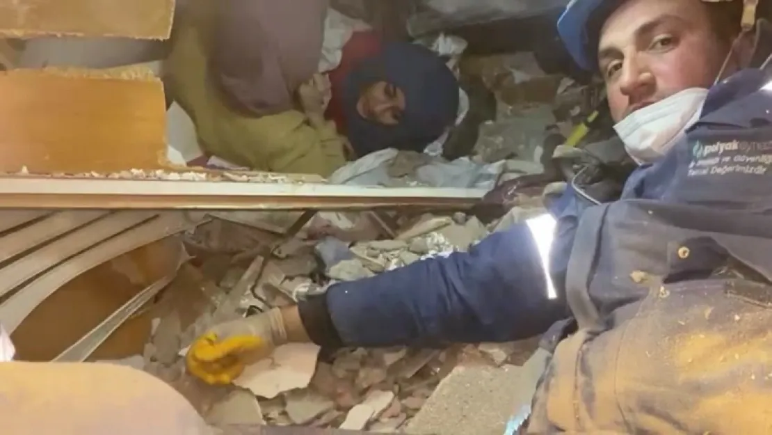 160 saat sonra 2 kişiyi daha kurtarıldı