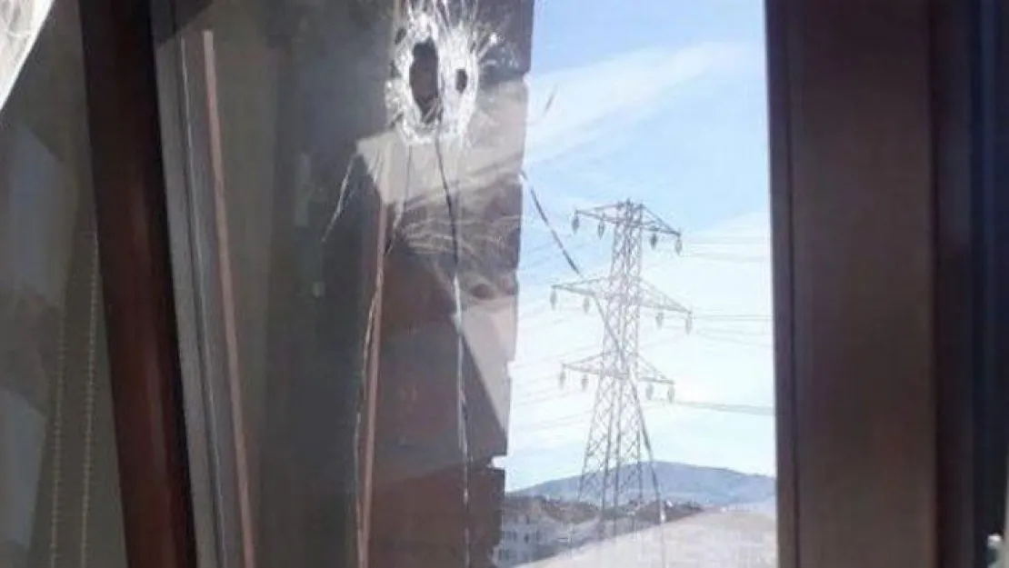 Maganda kurşunu evin camına isabet etti