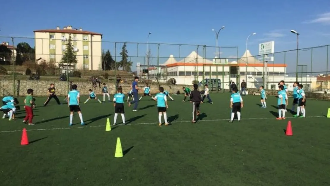 Mahallenin tek spor alanına bina yapmak istiyorlar!