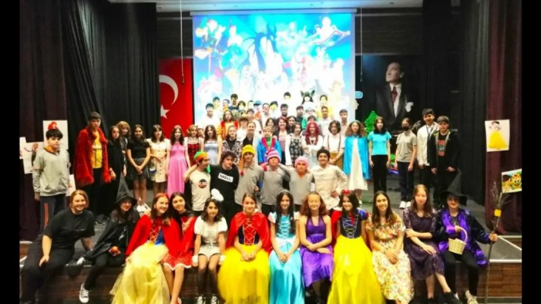Masal kahramanlarını canlandırdılar