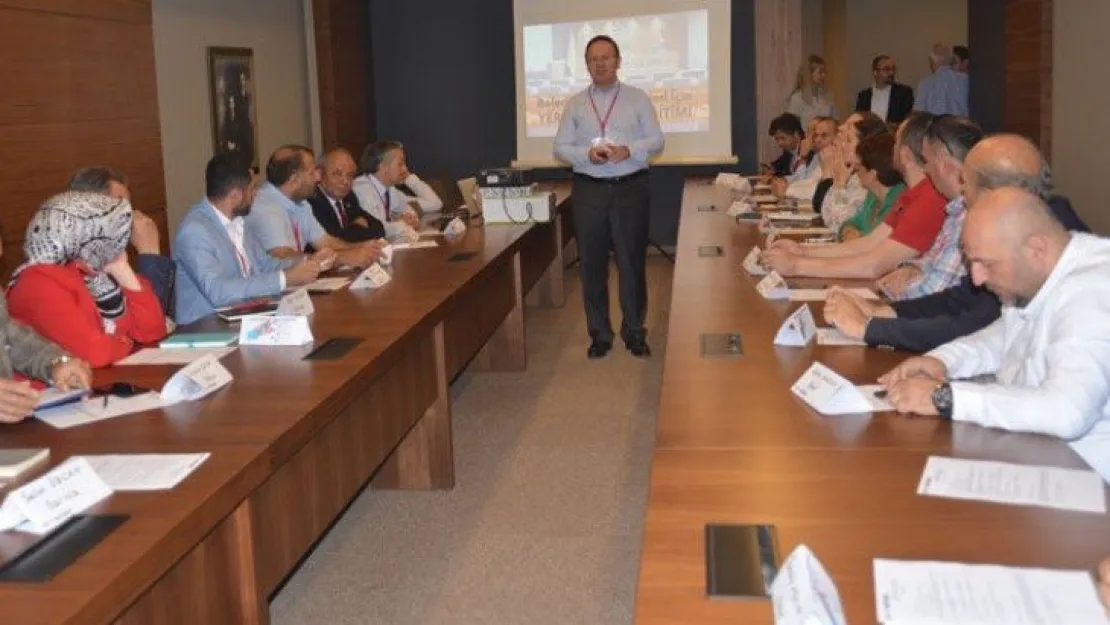 Meclis üyelerine yerel yönetim eğitimi