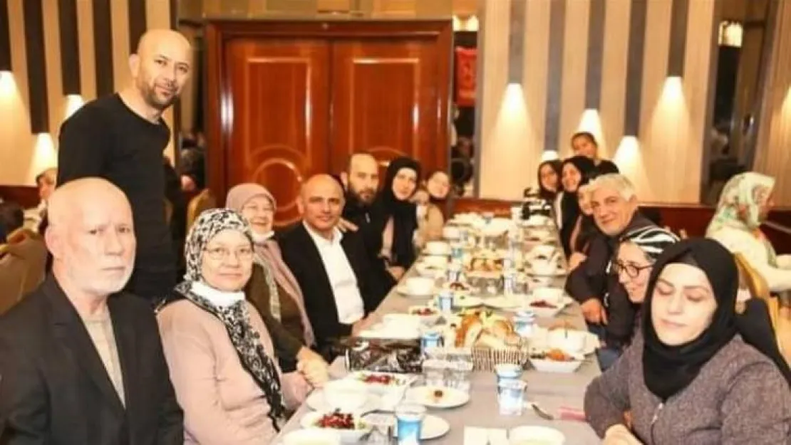 Meclis üyesi aç kaldığına sevindi!