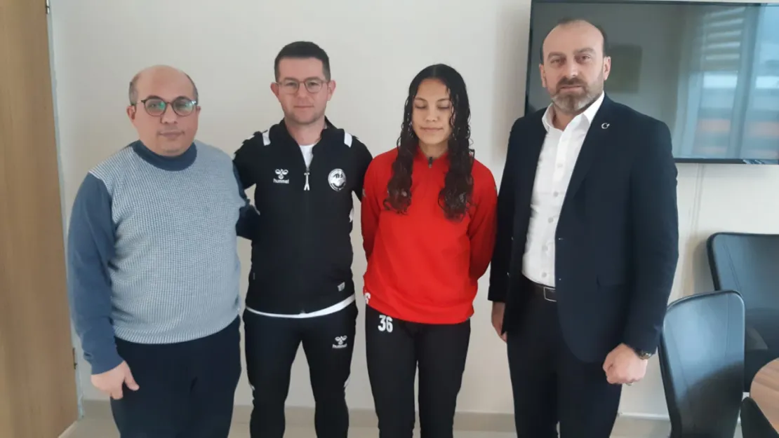 Medine Ravza Güleç, Galatasaray'a transfer oldu