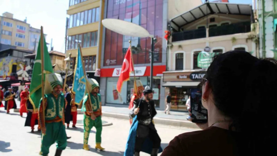 Mehter takımı İzmitlileri marşlarla selamladı
