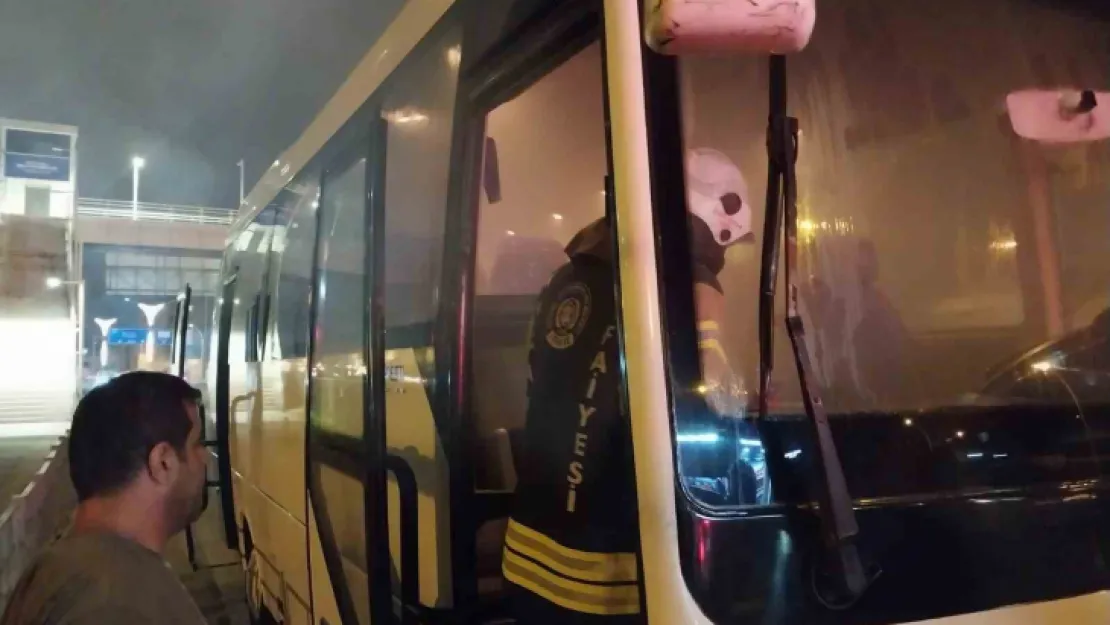 Seyir halindeki araçta korkutan yangın