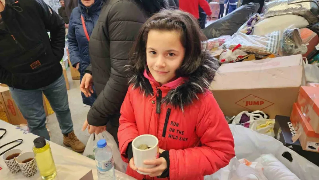 Minik Hayrunnisa'dan duygulandıran yardım