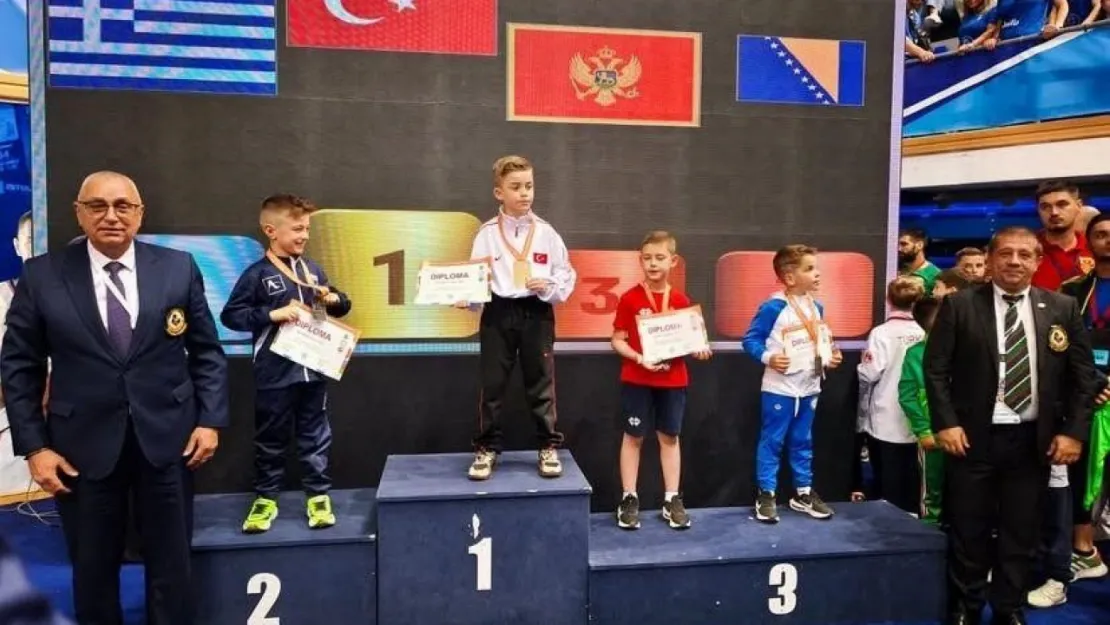 Minik karateci Balkanlar'dan altın madalya ile döndü