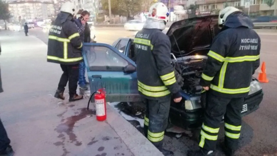 Motoru tutuşan otomobili kül olmaktan itfaiye kurtardı 
