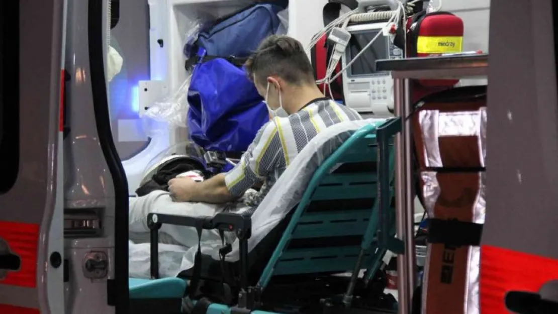 Motosiklet ile otomobil çarpıştı: 1 yaralı