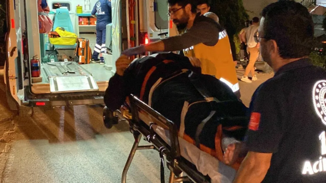 Başiskele'de motosiklet otomobile çarptı