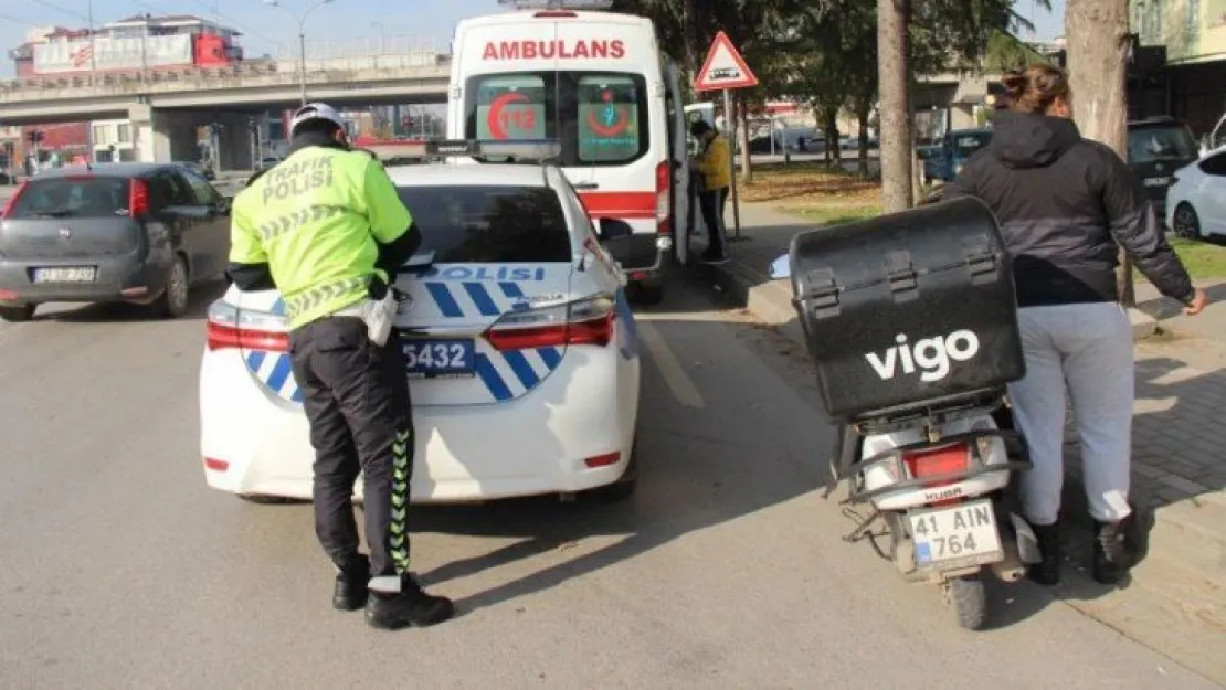 Motosikletle çarpışan otomobil sürücüsü kayıplara karıştı