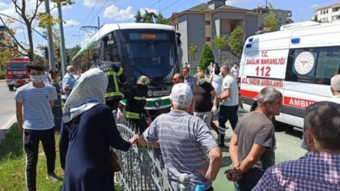 Motosikletliyle tramvayın altında kaldı!