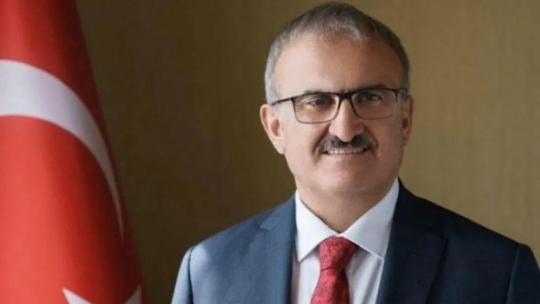 Münir Karaloğlu'na övgüler yağıyor!