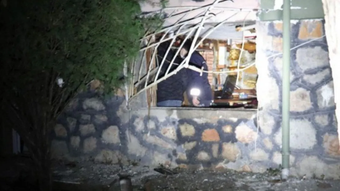 Mutfak tüpü bomba gibi patladı